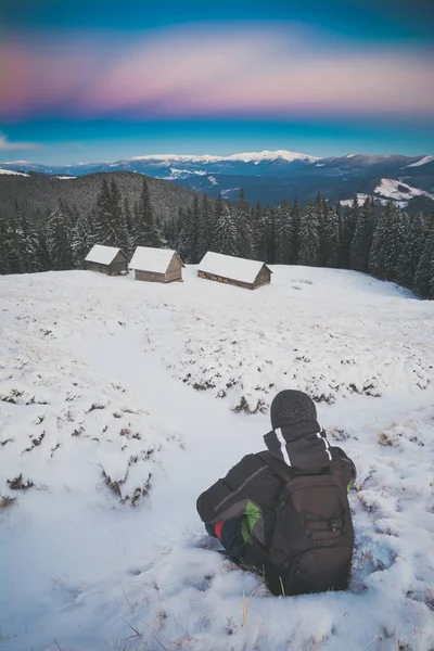 Созерцание снежной долины. Стилизация Instagram — стоковое фото