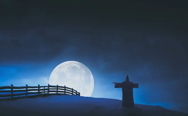 Чарівник і Місяць. Стилізація Instagram — стокове фото