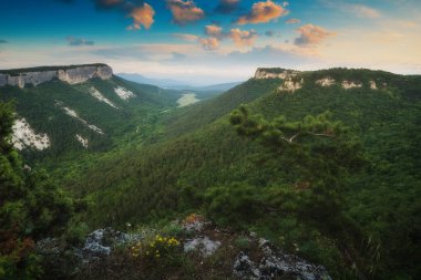 Mangup mağara kasabadan görüntülemek