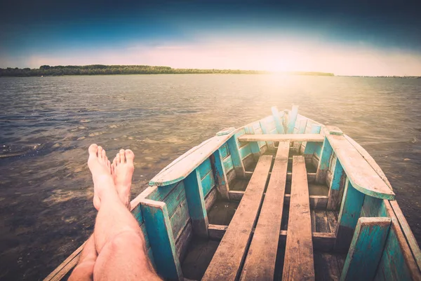 Fiskare i en båt 1. Instagram stilisering — Stockfoto