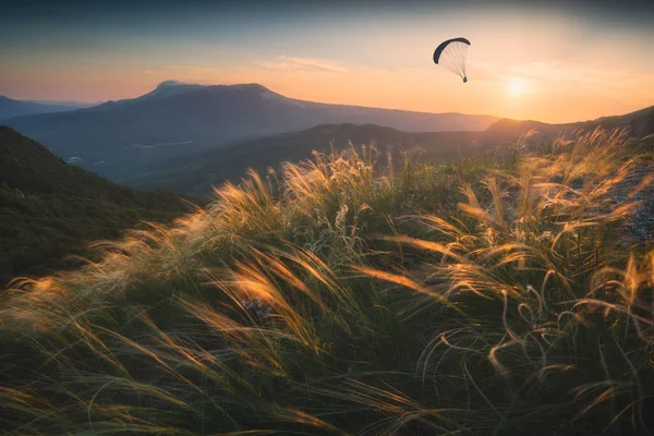 Akşam Crimea yamaç paraşütü
