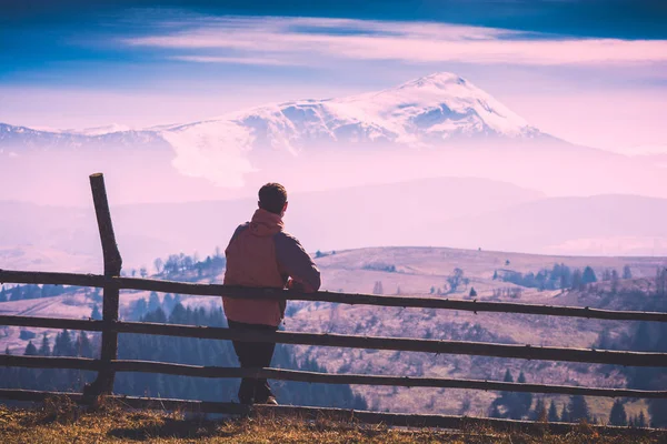 Turista si hory. Instagram stylizace — Stock fotografie