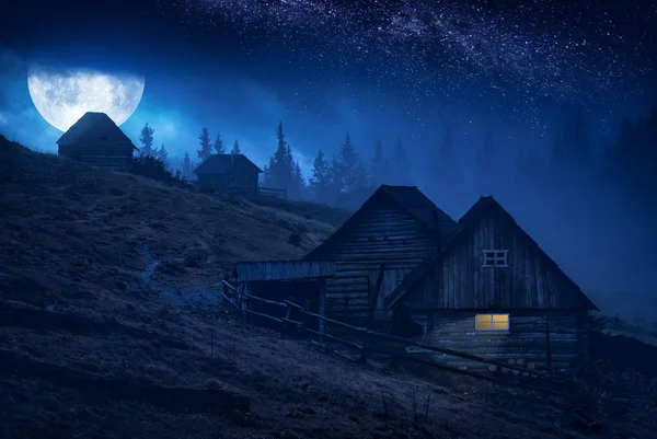 Village de montagne la nuit — Photo
