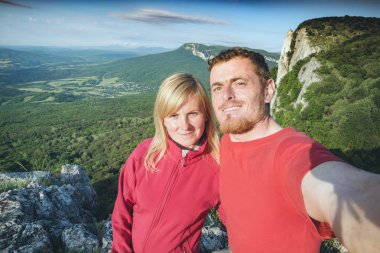 İki yürüyüşçü selfie yapma