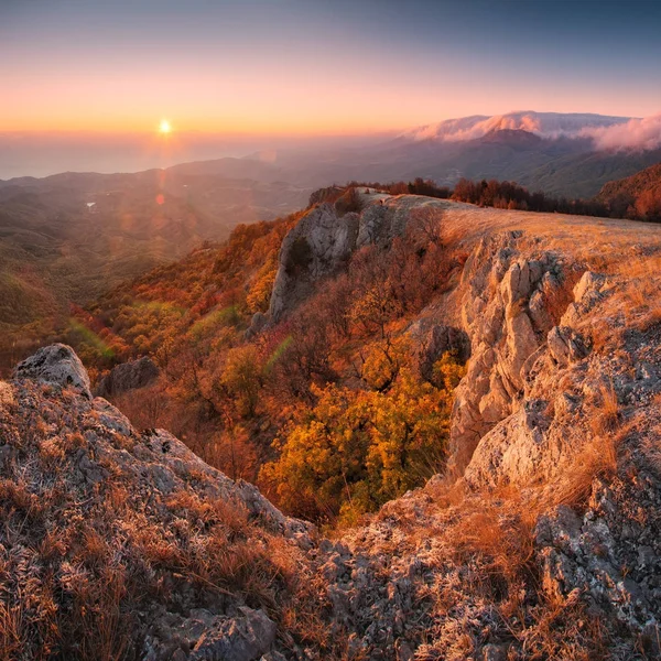 높은 산 골짜기의 위대한 보기 — 스톡 사진