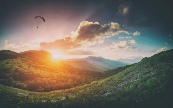 Volando sobre el Chatir-Dag — Foto de Stock