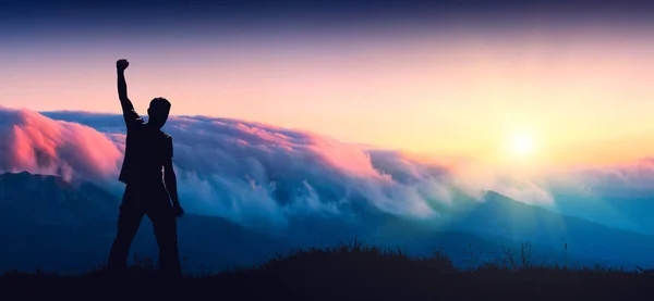 The succesful man welcomes the sunrise — Stock Photo, Image