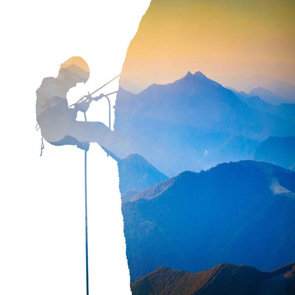 登山家のシルエット。二重露光 — ストック写真