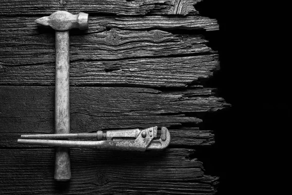 El marco de martillo y llave ajustable. Blanco y negro — Foto de Stock