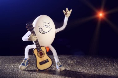 Komik yumurta rocker gitarist
