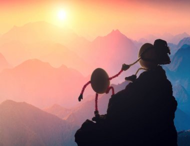 Yumurta çocuk gündoğumu ışığında yumurta kızla