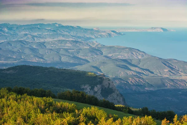 Вид на горную долину Восточного Крыма — стоковое фото