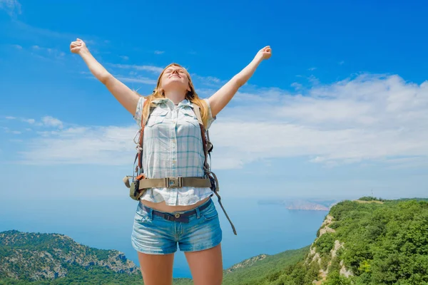 Active girl hiker enjoy the freedom — 스톡 사진