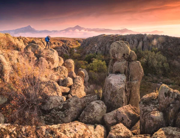 Photographer with a camera in a canyon — Stock Photo, Image