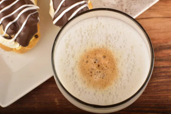 Latte macchiato ve pasta