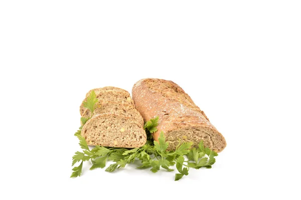 Pão natural caseiro fresco com legumes no fundo branco — Fotografia de Stock