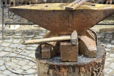 Araçlar - çekiç ve örs