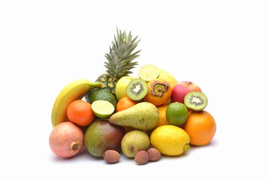 Beyaza izole edilmiş egzotik meyve çeşitleri
