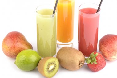 Beyaz üzerine taze meyve suları