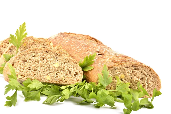 Friss házi természetes kenyér, zöldségek, fehér háttér — Stock Fotó