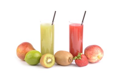 Beyaz üzerine taze meyve suları