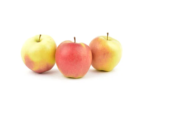 Äpple på en vit bakgrund. — Stockfoto