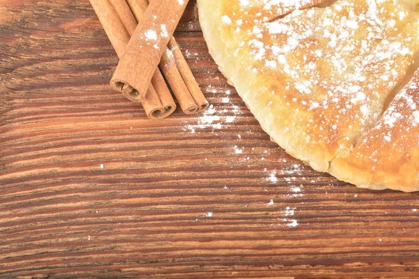 Sweet homemade apple pie with cinnamon and sugar — Stock Photo, Image