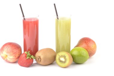Beyaz üzerine taze meyve suları