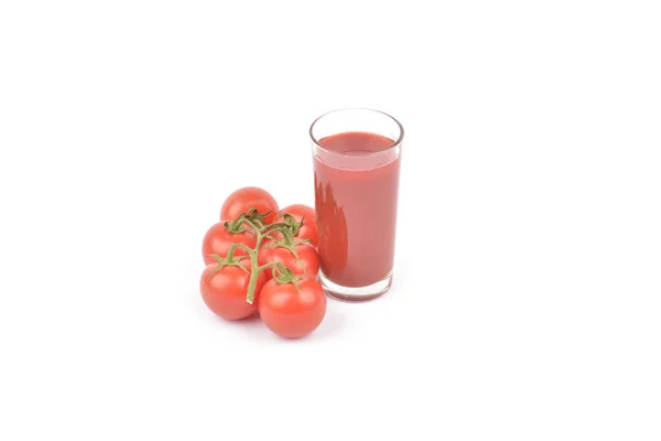 Tomatensaft auf weißem Hintergrund — Stockfoto