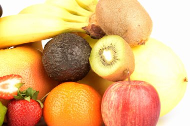 Beyaza izole edilmiş egzotik meyve çeşitleri