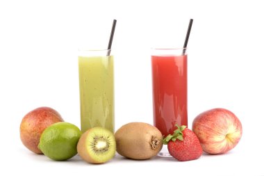 Beyaz üzerine taze meyve suları