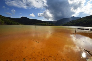 Kırmızı lake Romanya, Alba, Geamana kirli