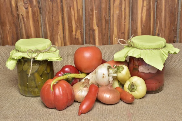 Surtido de productos de alimentación incluyendo verduras frutas vino pan —  Fotos de Stock