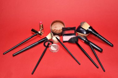 Küme açık renkli arka plan üzerinde Dekoratif kozmetik