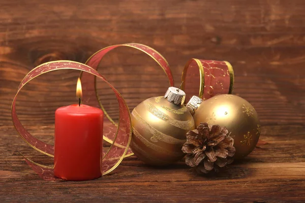 Decoración de Navidad sobre fondo de madera — Foto de Stock