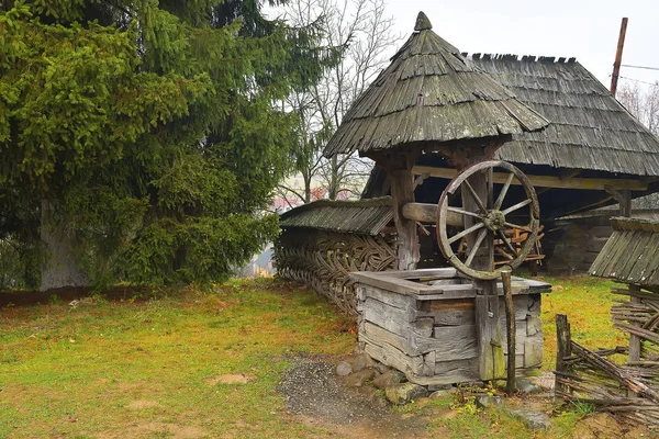 Oud traditinal huis in maramures regio — Stockfoto