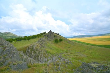 Kaya oluşumları Macin Dağları