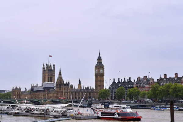 Big Ben Clock Tower i thames river w Londynie w Anglii — Zdjęcie stockowe