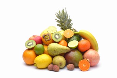 Beyaz arka plan üzerinde izole egzotik meyve çeşitleri