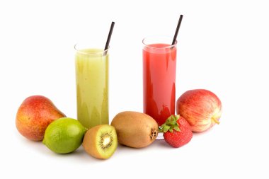 Beyaz üzerine taze meyve suları
