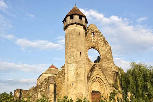El monasterio de Cirta es un antiguo monasterio cisterciense (benedictino) en el sur de Transilvania. El monasterio fue fundado probablemente en 1202-1206 por los monjes de la abadía (casa hija de la abadía de Pontigny ) — Foto de Stock