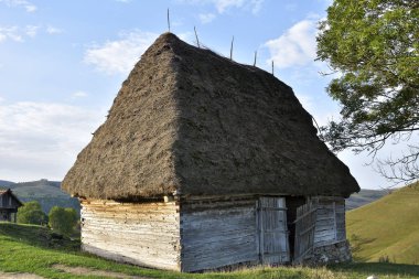 Occidental Karpatlar, Romanya'da eski köy evi