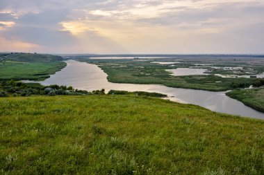 Tuna Nehri üzerindeki günbatımı