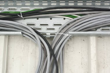 Elektrik Tesisatı. Elektrik hattı. İletişim kablosu.