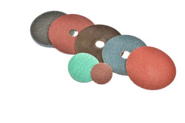 Beyaz bir arka plan üzerinde izole zımpara