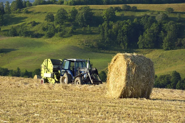 saman balya alanıyla çalışma hasat birleştirmek