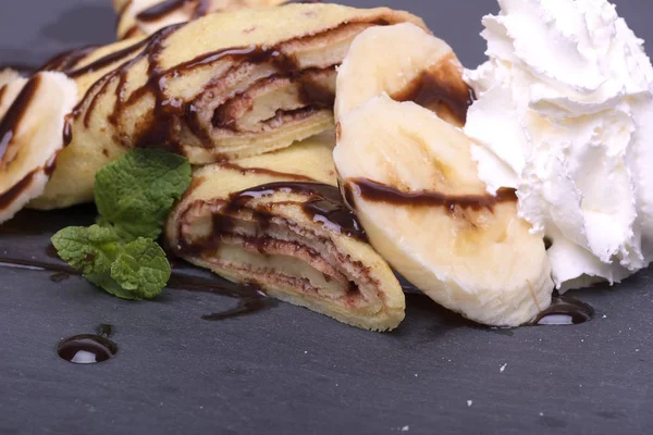 Krep muz ve çikolata yuvarlak kayrak stand ile