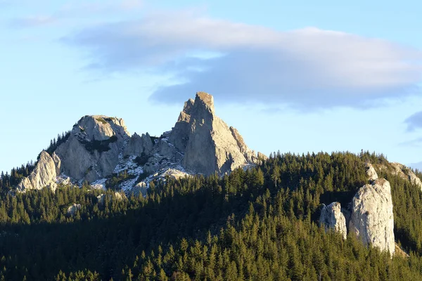 Dağ zirvesi. Ceahlau, Romanya