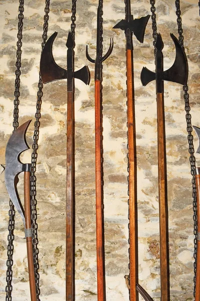 Antika vapen. Mace, svärd och andra medeltida vapen. — Stockfoto