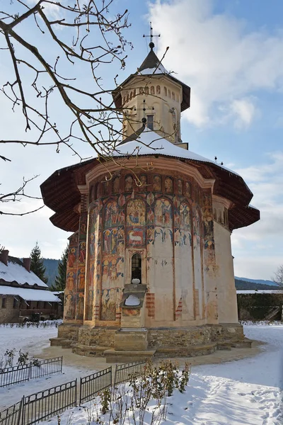 Moldovita monasterio iglesia ortodoxa, Moldavia, Bucovina, Rumania —  Fotos de Stock